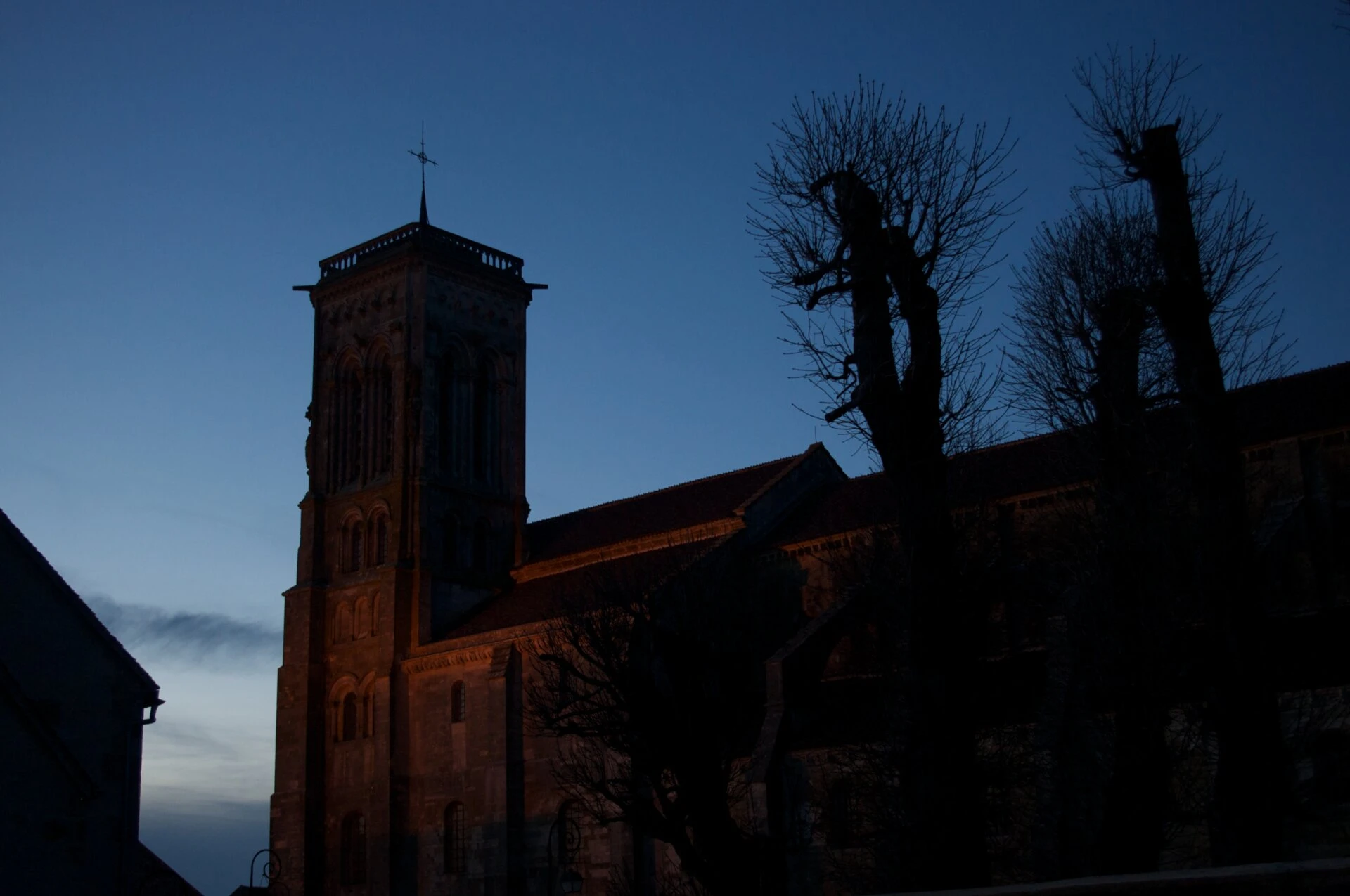 Abbaye à la tombée du jour